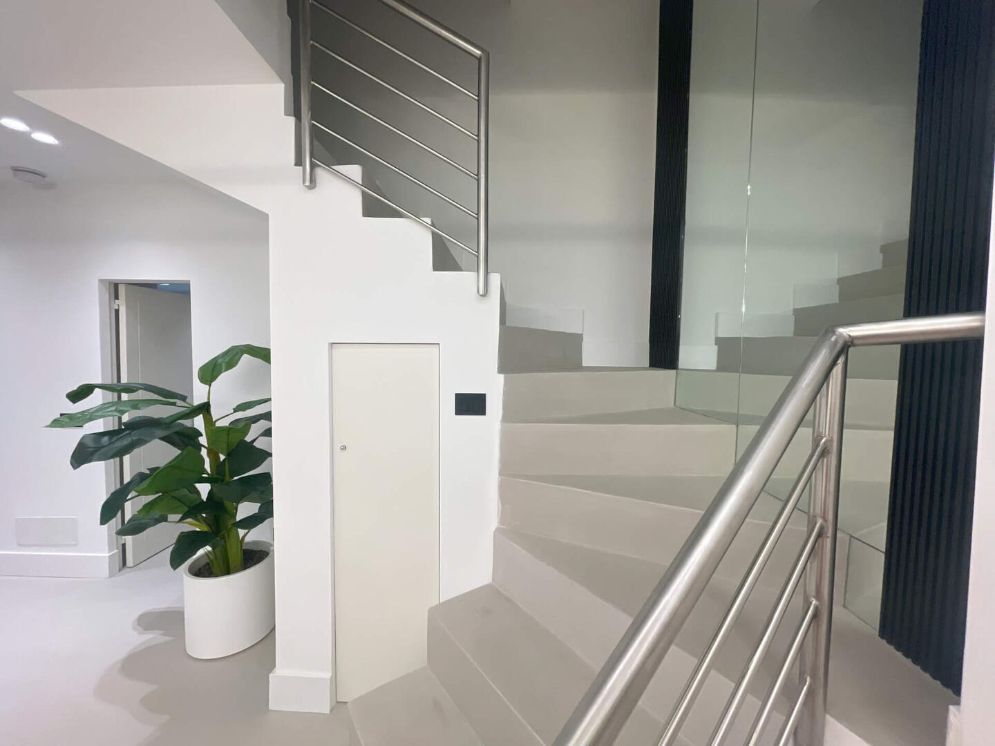 Design staircase with a mirror.