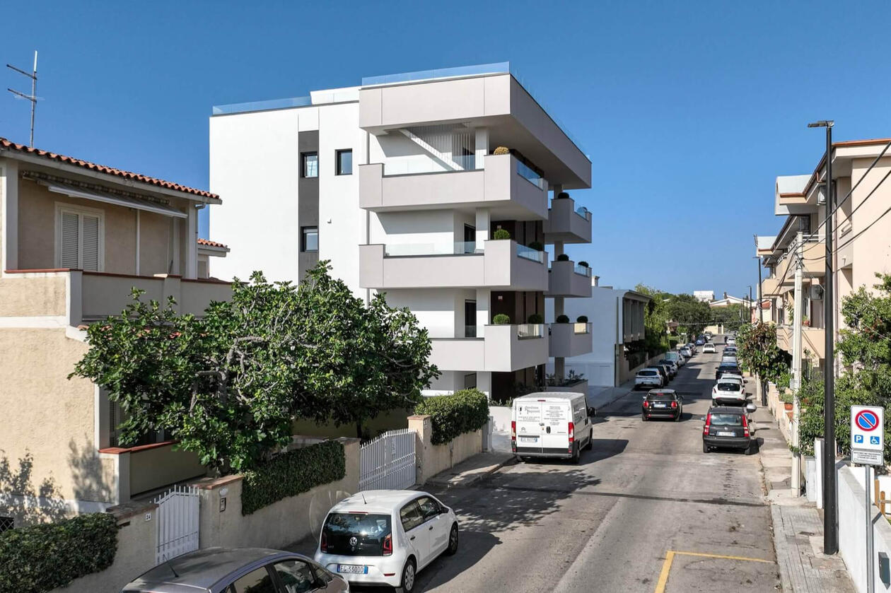 Luxe 2BR Penthouse with Terrace & Parking Luxe 2BR Penthouse with Terrace & Parking